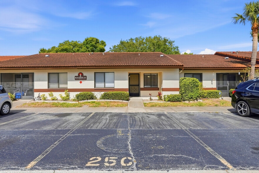 Building Photo - 7360 Ulmerton Rd