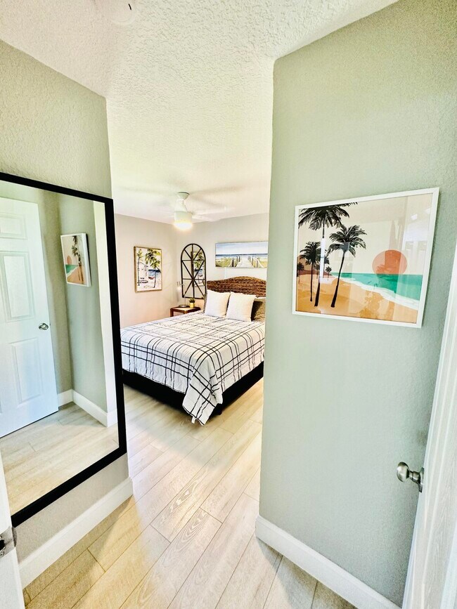 Building Photo - 5365 N Andrews Ave