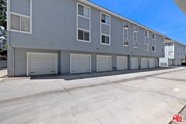 Building Photo - 26838 Claudette St