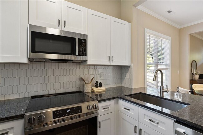 Building Photo - Brand New 2 Bedroom, 2 Bath Duplex in Downtown Durham!