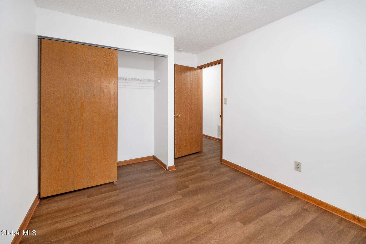 Building Photo - 1911 Cambridge Manor Dr