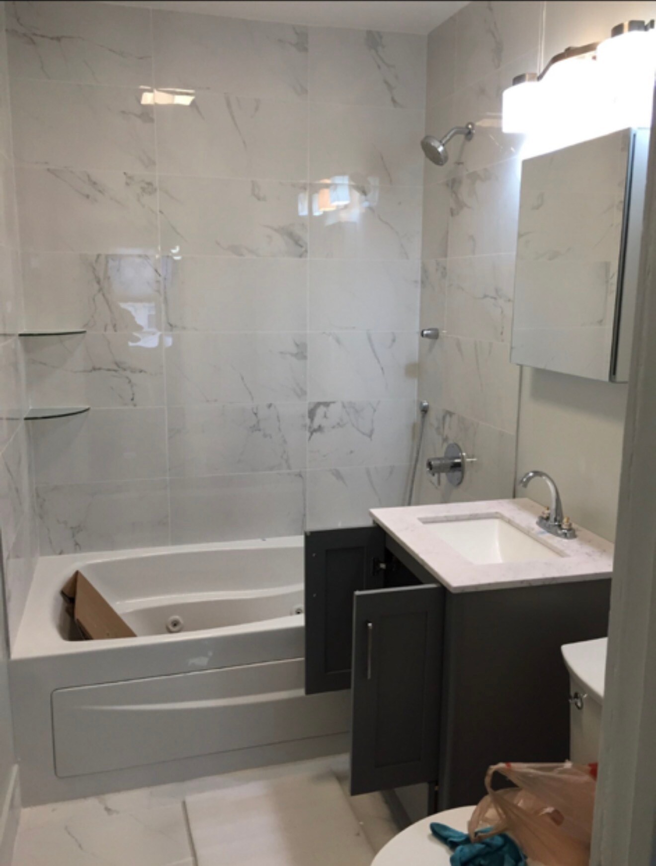 Building Photo - 235 Lawrence Ave