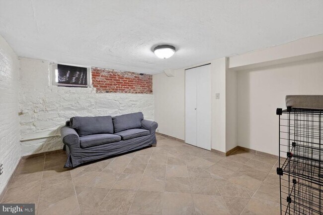 Building Photo - 1025 30th St NW