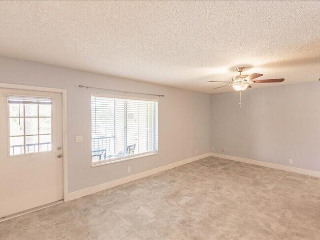 Building Photo - 231 Pine HOV Cir