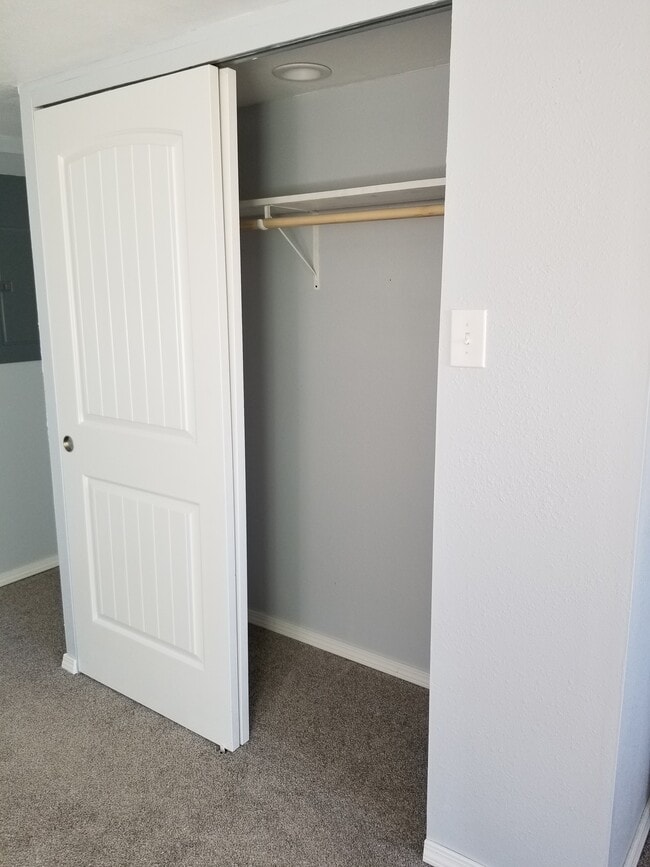 Building Photo - 200 S 8th St