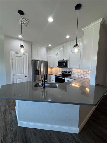 Building Photo - 135 Carriage Hills Pkwy