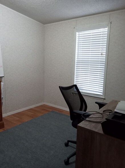Building Photo - 580 Avery Cir