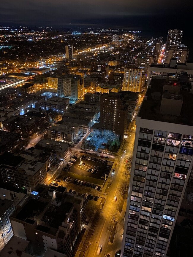 Building Photo - 5415 N Sheridan Rd