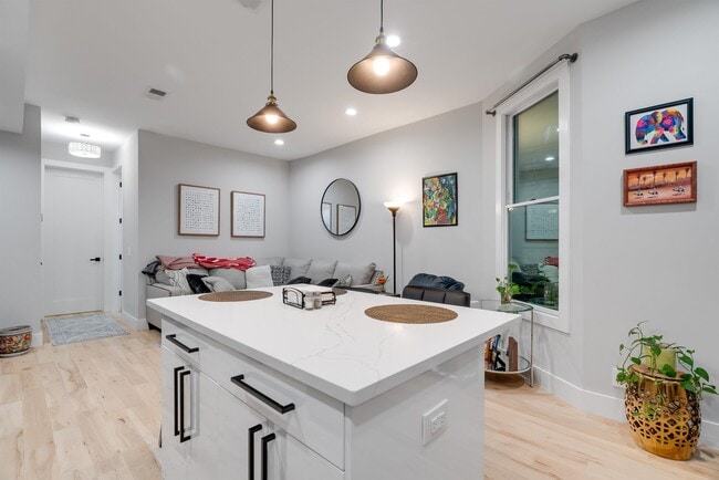 Building Photo - 287 Webster Ave