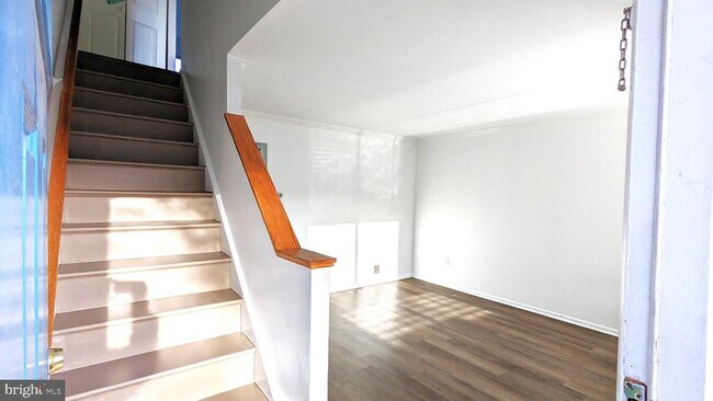 Building Photo - 2206 Gingell Pl