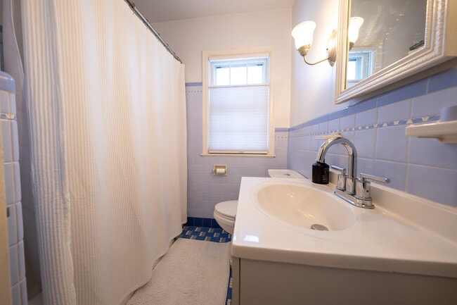 Building Photo - 3957 Ewing Ave S