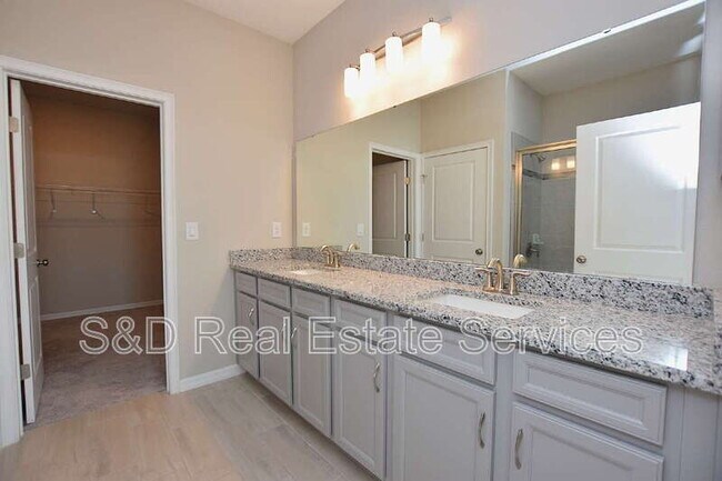 Building Photo - 6728 Great Bear Dr