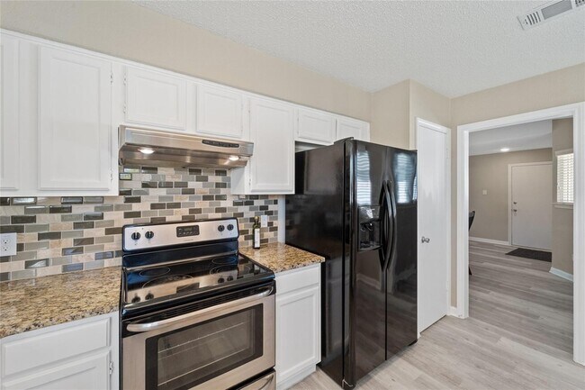 Building Photo - 13314 Briar Hollow Dr