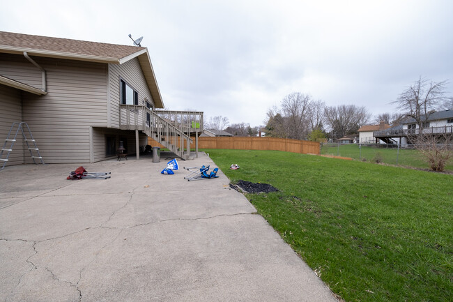 Building Photo - 1417 Raleigh Dr