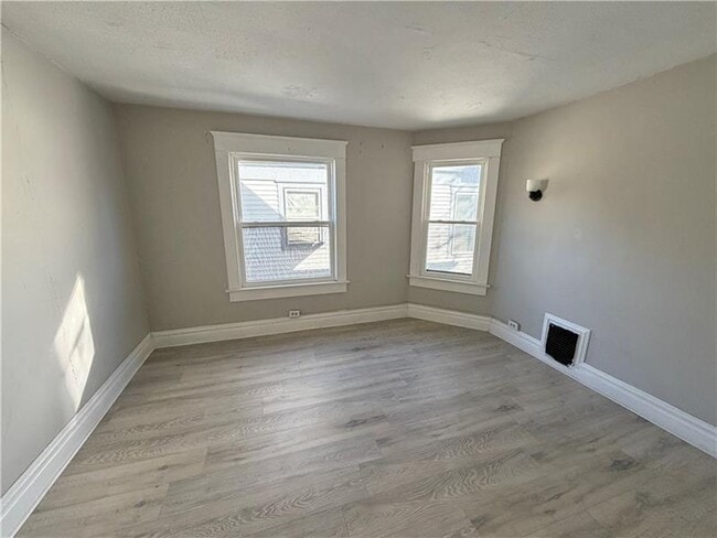 Building Photo - 139 Park Ave