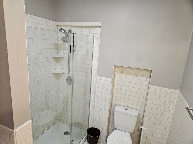 Building Photo - 301 Broadway