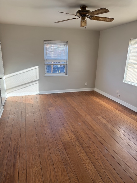 Primary Photo - 4531 Roth Ave