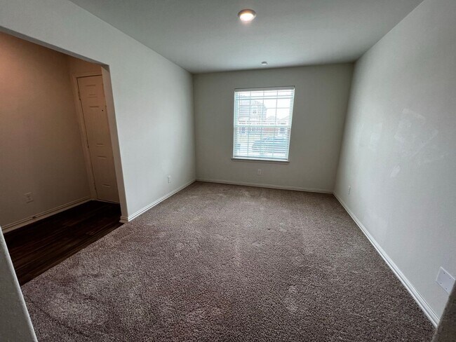 Building Photo - 7326 Anchor Cyn