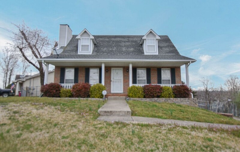 Building Photo - 2021 Windmeade Dr