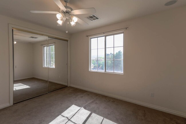 Building Photo - Stunning 6 Bedroom Home With Casita Pool H...