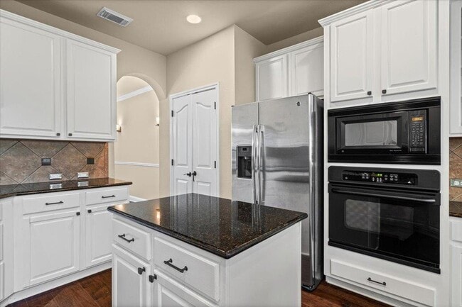 Building Photo - 6925 Larue Belle Cove