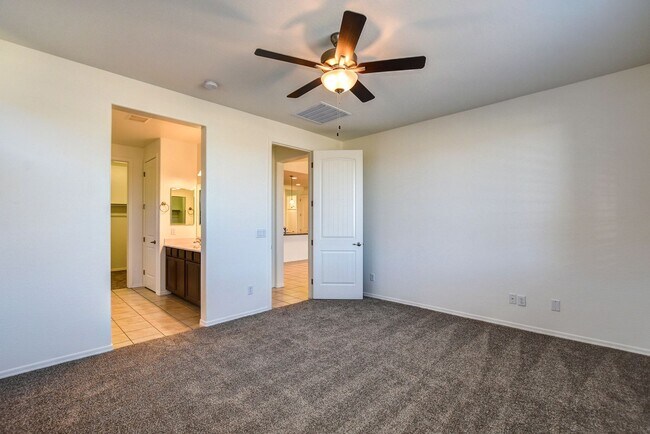 Building Photo - 2 bedroom, 2 bathroom home  in Saddlewood