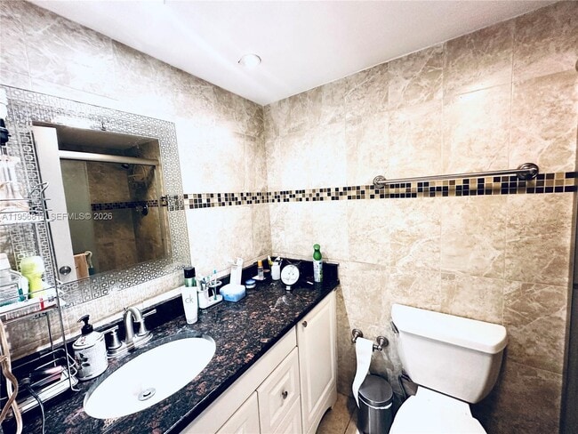 Building Photo - 230 174th St