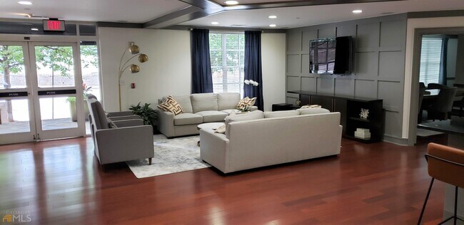 Building Photo - 1101 Juniper St NE