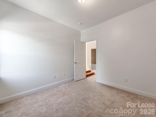 Building Photo - 533 Montgrove Pl NW