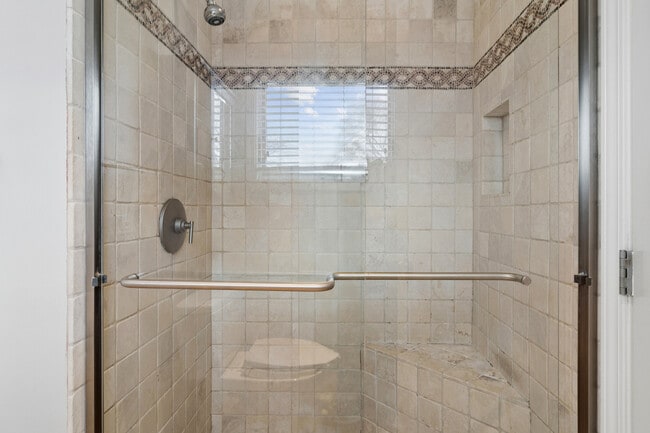 Building Photo - 10 Fairview Ave