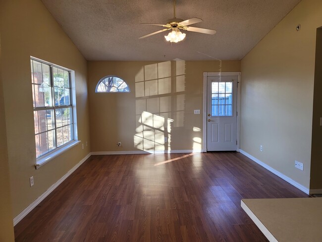 Building Photo - 1111 Tunbridge Dr