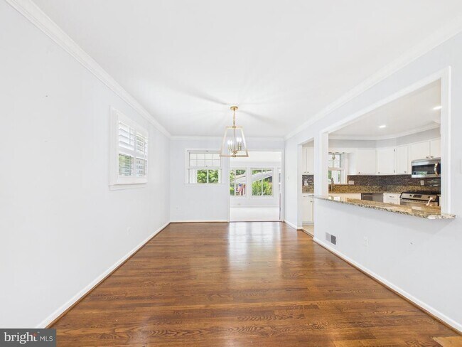 Building Photo - 9201 Cherrytree Dr