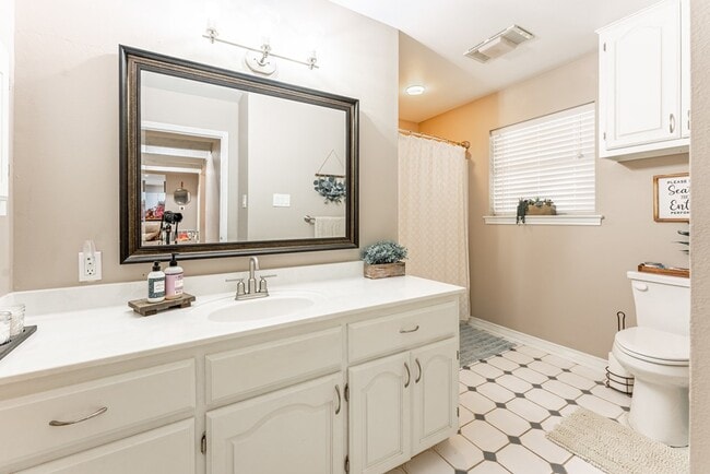 Building Photo - 117 Holly Hill Dr