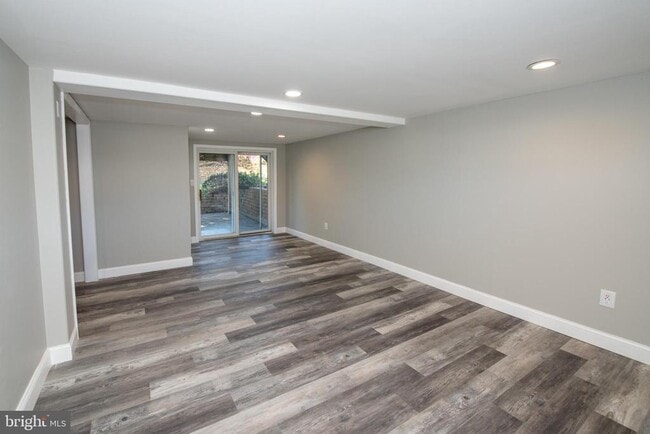 Building Photo - 710 W Callowhill St
