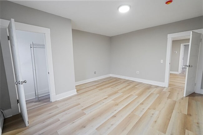 Building Photo - 175 School St