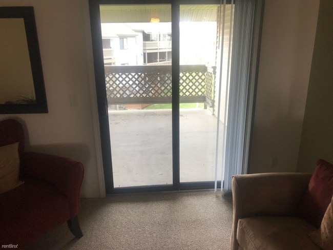 Building Photo - 2600 Woodmeadow Dr SE