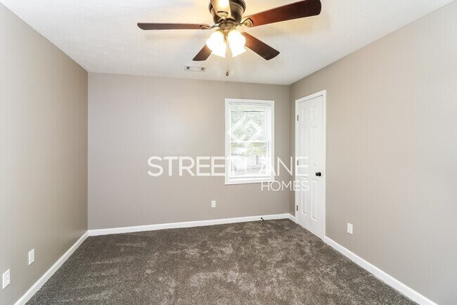 Building Photo - FIRST FULL MONTH OFF WITH 13 MONTH LEASE