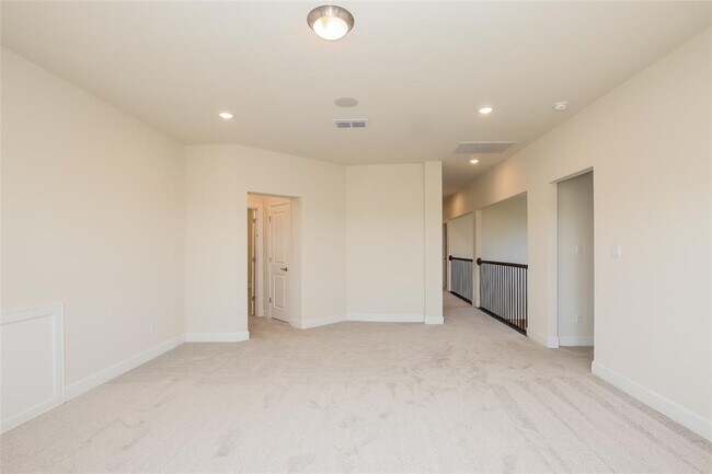 Building Photo - 607 Gunison Dr