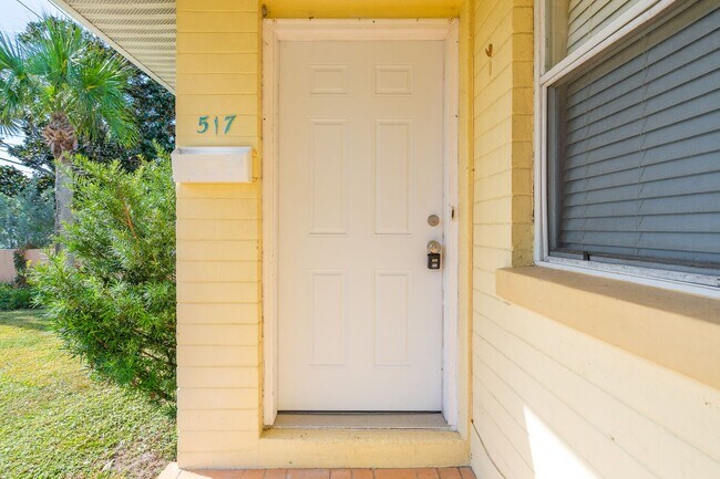 Building Photo - 517 University Blvd