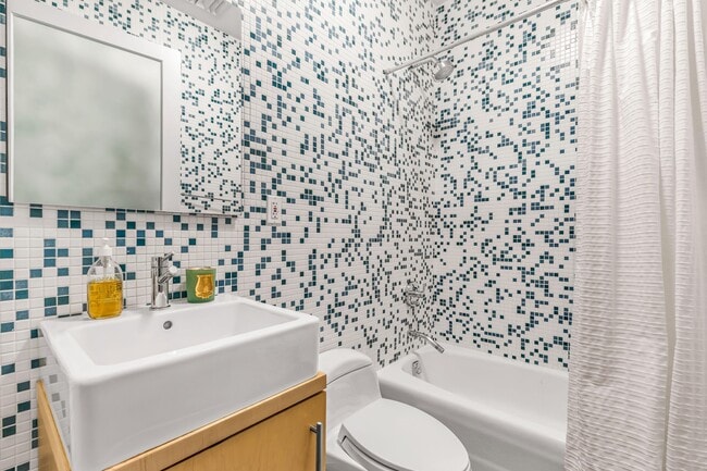 Building Photo - 22 Mercer St