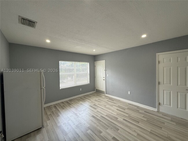 Building Photo - 426 NE 77th Street Rd