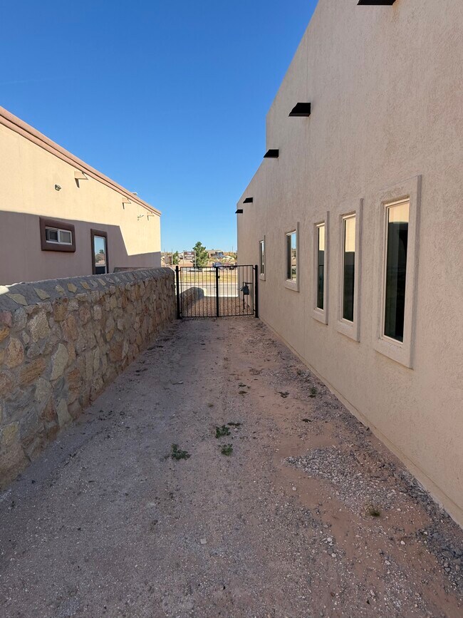 Building Photo - 14406 Smokey Point Dr