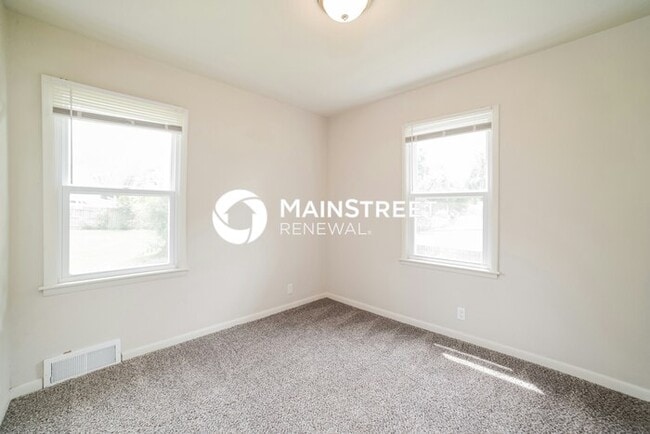 Building Photo - 3 Bedroom Pet-Friendly Home in Kansas City, MO with Main Street Renewal
