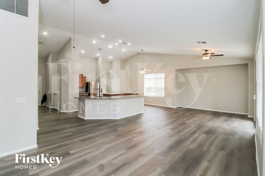 Building Photo - 7552 W State Ave