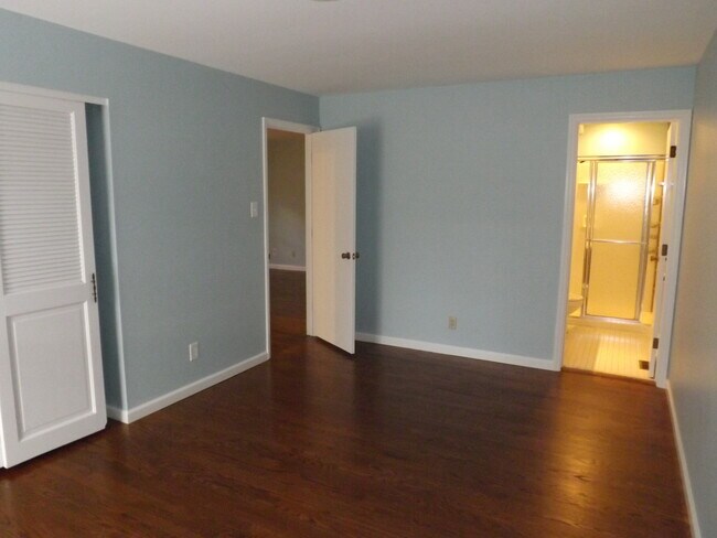Building Photo - 13485 Coliseum Dr