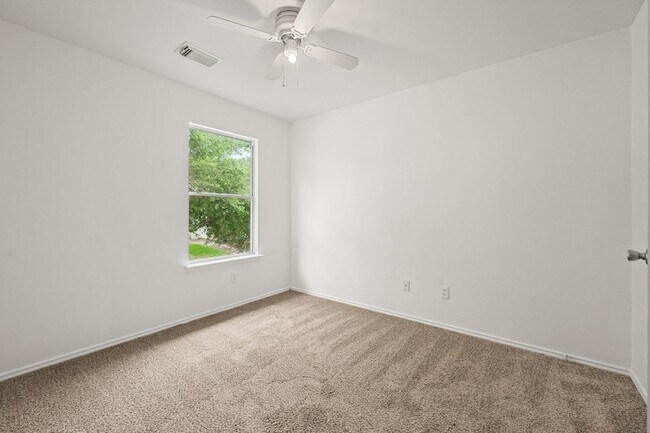 Building Photo - 29627 Evergreen Hills Dr