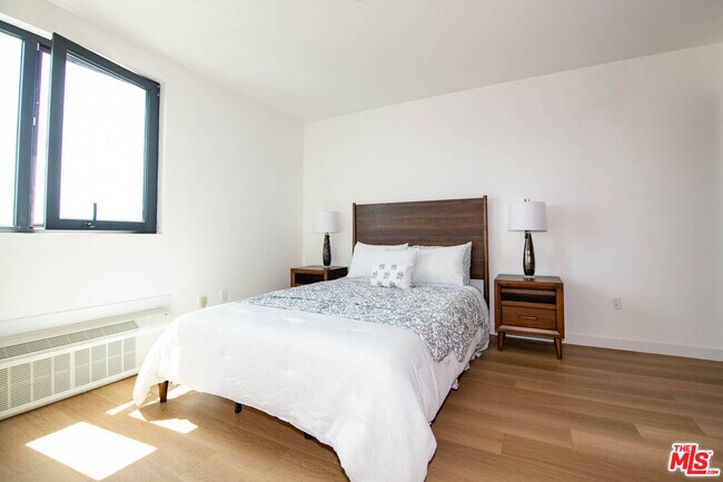 Building Photo - 2853 West Blvd