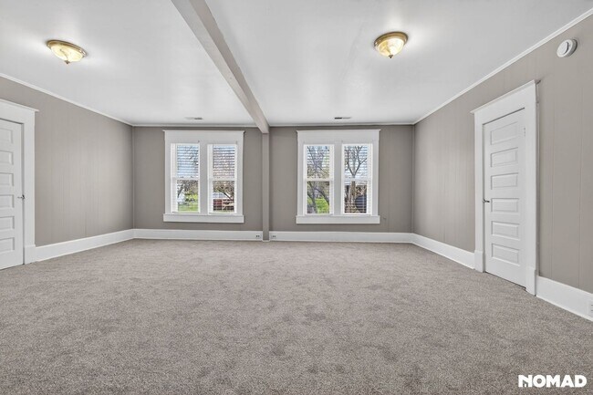 Building Photo - 235 E Monmouth St