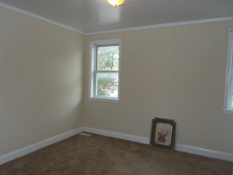 Building Photo - 49 Talbott St