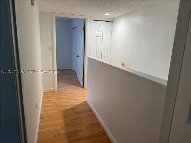 Building Photo - 9454 Palm Cir S